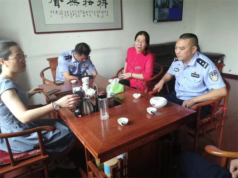 奉新(xin)縣公(gōng)安(an)跼(ju)副政委(wei)楊上彪到(dao)寧(ning)新(xin)新(xin)材(cai)走(zou)訪調研