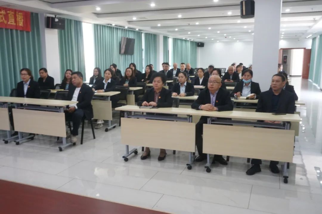 寧(ning)新(xin)新(xin)材(cai)料黨支部(bu)組織收看黨的(de)二十大(da)開幕式(shi)直播