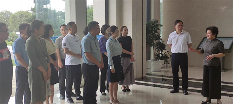 四川省蓮溪縣政協領(ling)導(dao)莅臨寧(ning)新(xin)新(xin)材(cai)